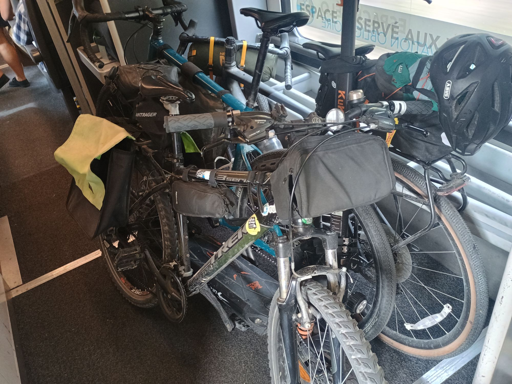 J08 : Dans les trains